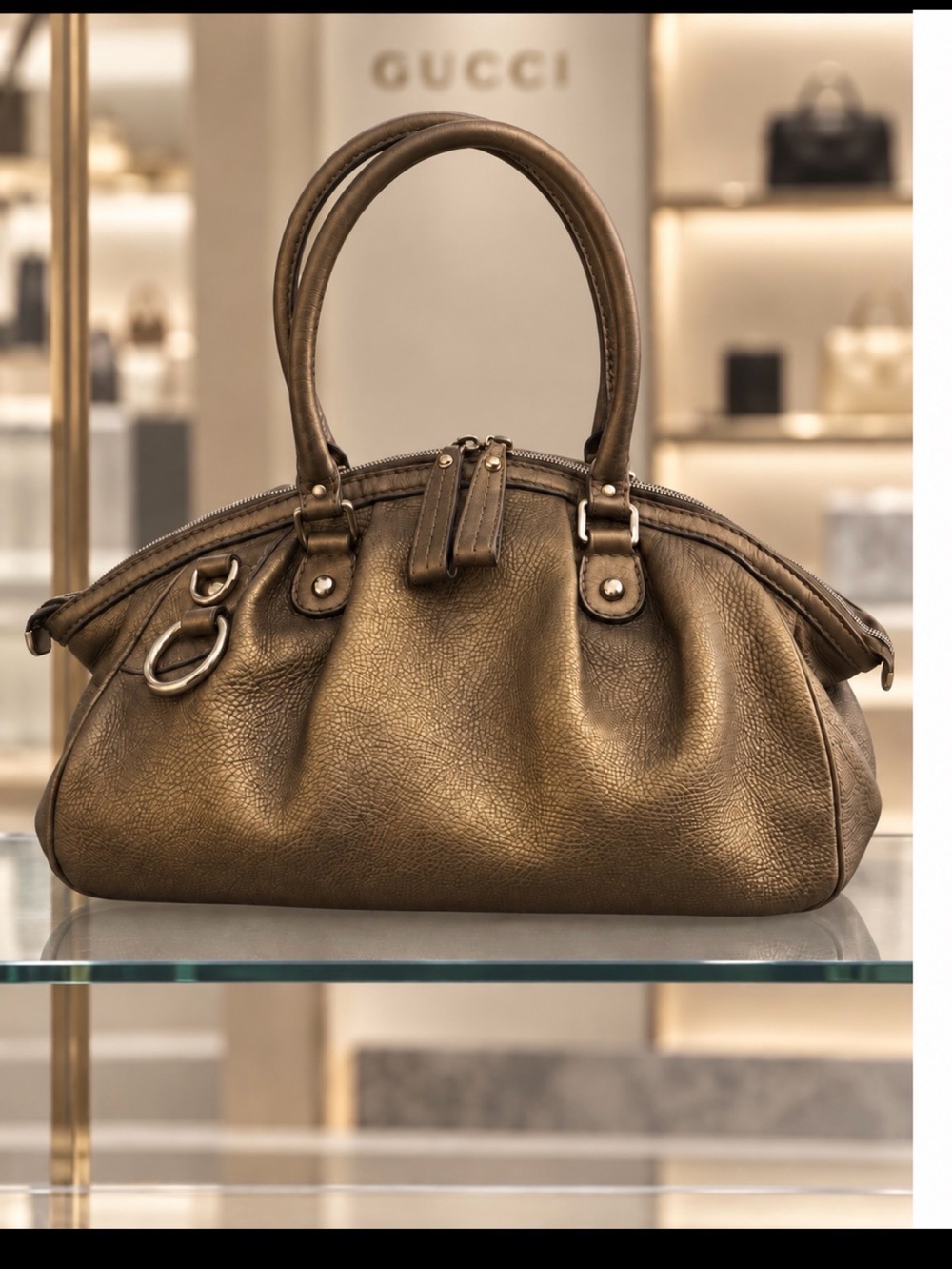 AUTHENTIC GUCCI SUKEY: THE CHAMELEON
Bronze one moment. Smoky olive when the lig